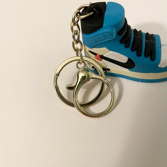 Mini Nike Air Jordan Shoe Keychain - Picture 5 of 10